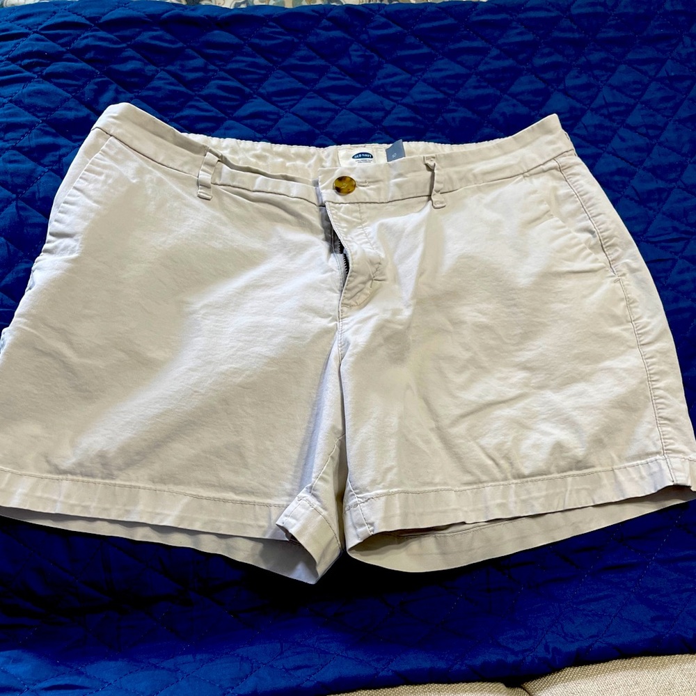 Old Navy khaki shorts size 10